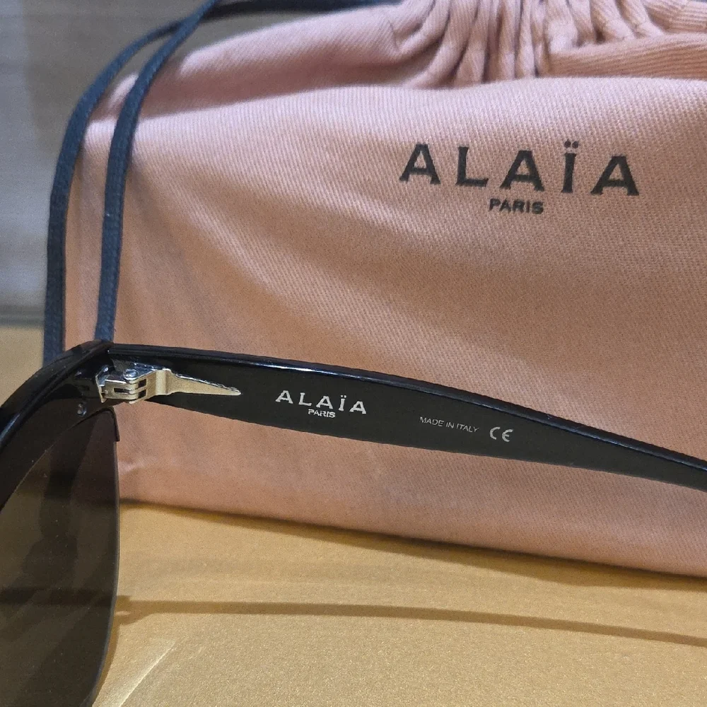 ALAIA Cateye Black Studded Women's Sunglasses, NWT and Package - Picture 12 of 13